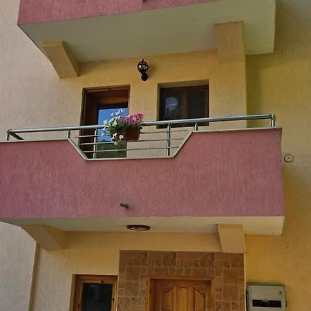 къща росена-апартамент за гости Apartment Devin